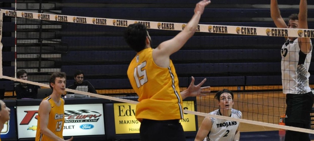 Men's Volleyball Drops Road IVA Matchup at Queens