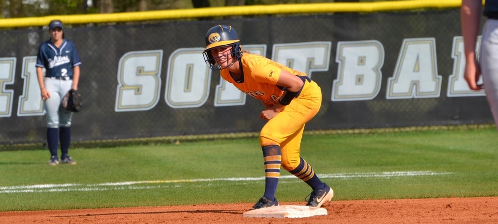 Softball Swept in Road SAC Matchup at Queens