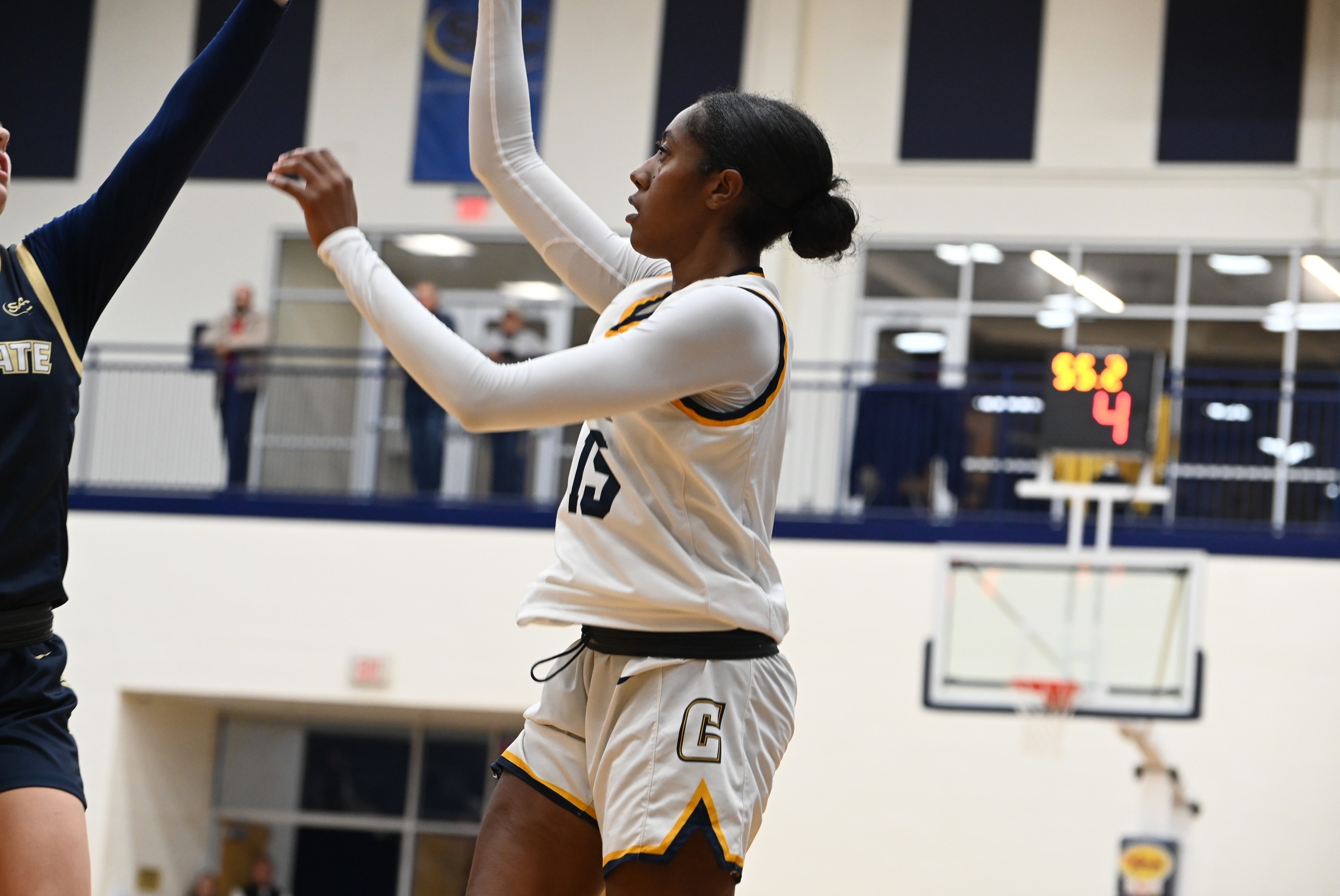 WOMEN'S BASKETBALL STILL UNDEFEATED, HANDLES LIMESTONE ON THANKSGIVING WEEKEND